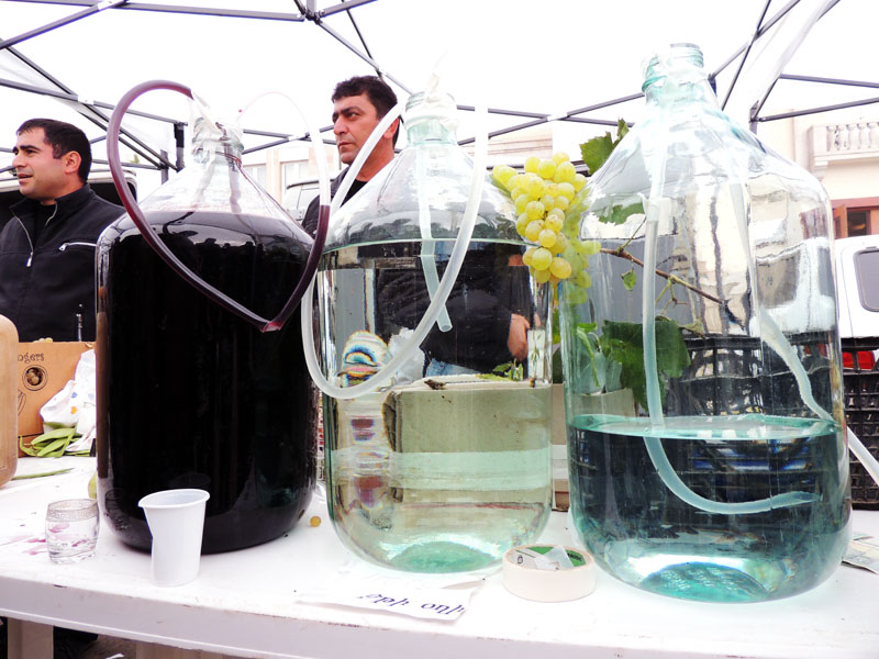 Вино и водка тутовая из с.Вино и водка тутовая из с.Мачкалашен Мартунинского района.