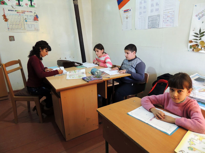 Армине Абрамян, педагог русского языка, 4 класс.