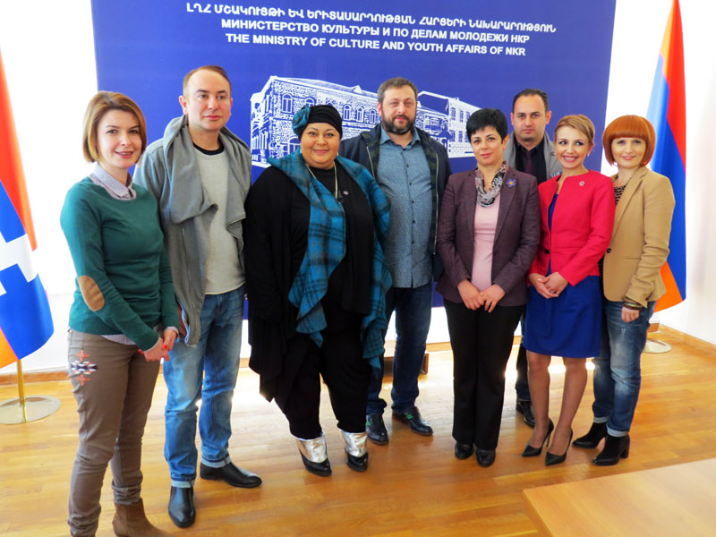 Фотография на память в министерстве культуры Карабаха.