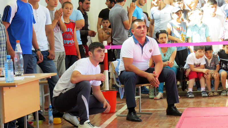 Главный тренер Гарегин Агабалян. в роли секунданта. 