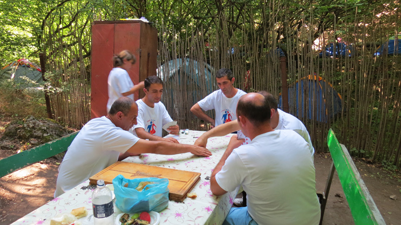 Мужики решили в карты  сыграть.