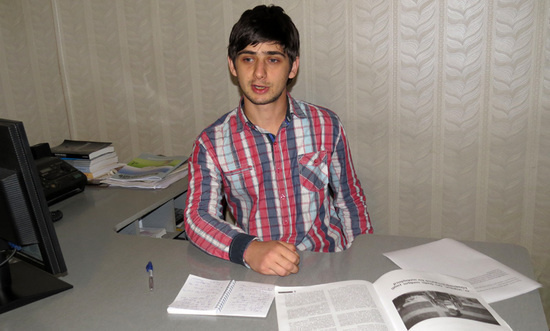 Ведущий мероприятия Айк Газарян, представитель Степанакертского пресс-клуба. Ведущий мероприятия Айк Газарян, представитель Степанакертского пресс-клуба.