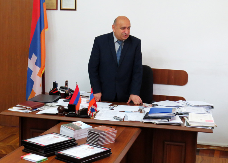 Министр просвещения НКР Слава Асрян. Министр просвещения НКР Слава Асрян.