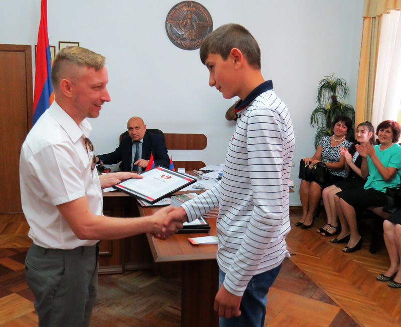 Награждение Армена Авакяна, с.Туми Гадрутского района. Награждение Армена Авакяна, с.Туми Гадрутского района.