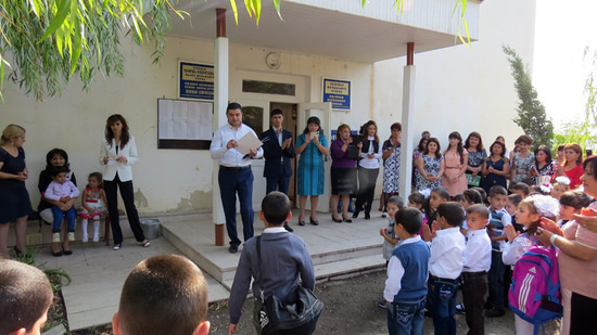 Директор школы  Дадвид Лалаян открывает мероприятие.