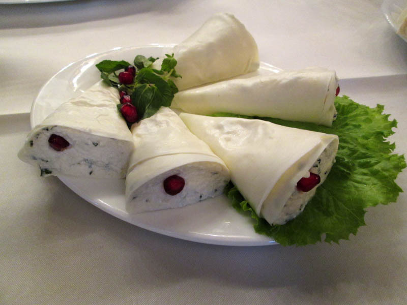 Надухи - творог в сугуневых листьях 