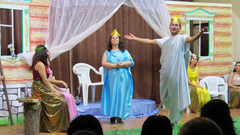 Сцена из спектакля &laquo;Не закрывайте сердцу рот&raquo;.