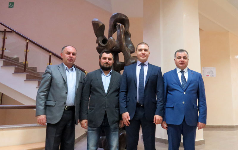 Слева на право Ашот Бегларян, писатель, жерналист, сын Карине Тер Саакян - Микаэл, Денси Дворников и Юрий Навоян, президент русско-армянсого содружества.