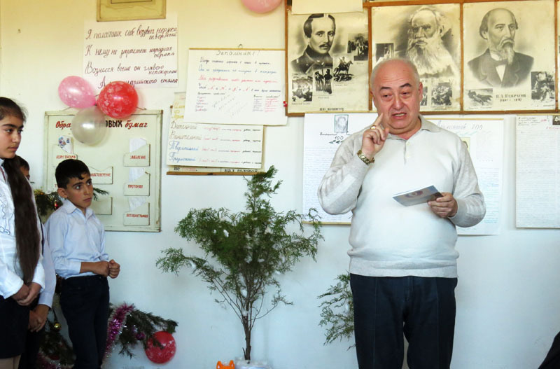 Госсинспектор, главный специалист русского языка министерства просвещения НКР Рубен  Осипов.