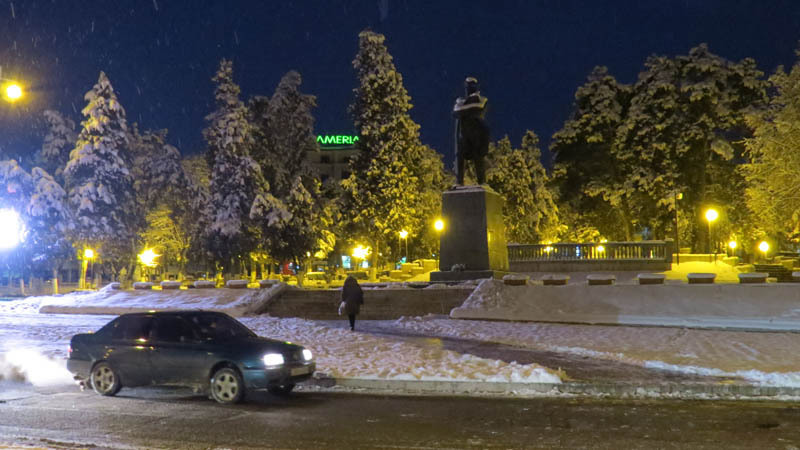 Памятник Степану Шаумяну, именем которого назван город.