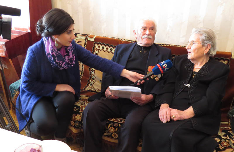  Естественно, как же буз помощи супруги....