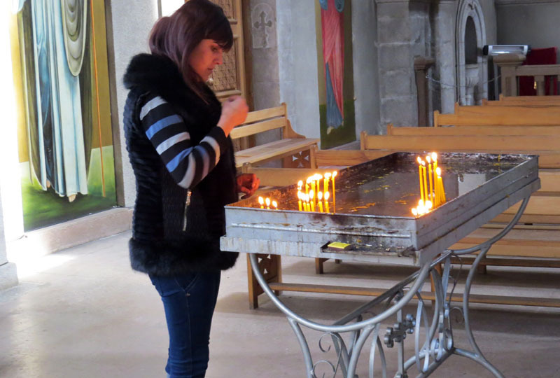 Стоит девушка, молится, на глазах слёзы... Стоит девушка, молится, на глазах слёзы...