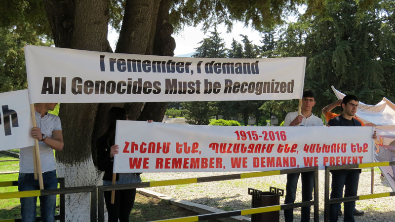 Представители властей НКР, духовенства, общественности, жители города Степанакерта почтили память безвинных жертв Геноцида. Мемориальный комплекс Степанакерта. 24.04.2016г. Представители властей НКР, духовенства, общественности, жители города Степанакерта почтили память безвинных жертв Геноцида. Мемориальный комплекс Степанакерта. 24.04.2016г.