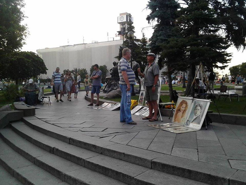 Уличная выставка. Уличная выставка.