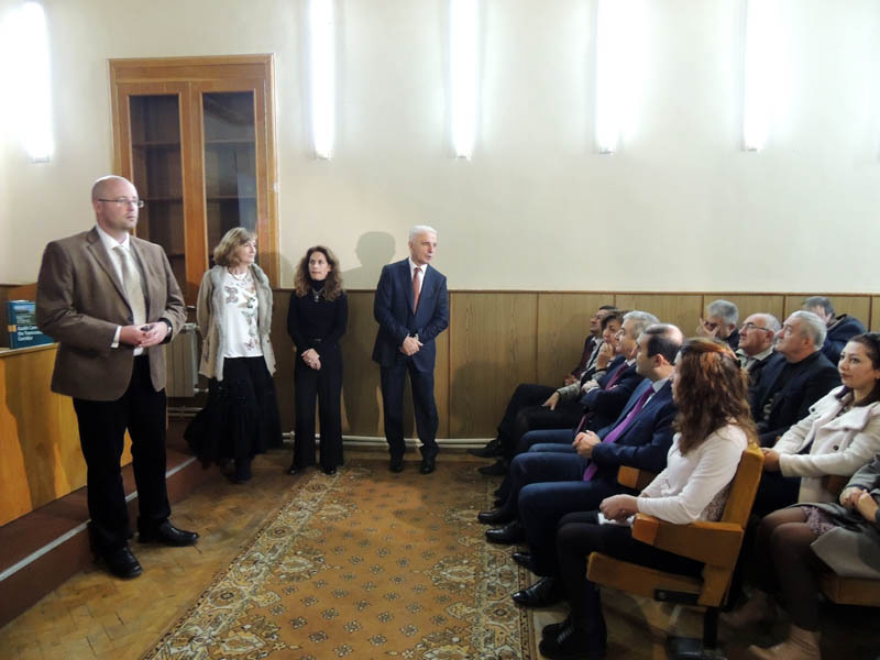 Авторы книги Левон Епископосян (Республика Армения), Питер Джон Эндрюс, Таня Кристин Кинг (Великобритания) руководитель проекта, Джон Мюррей (Ирландия) и Йоланда Фернандес-Халвой Авторы книги Левон Епископосян (Республика Армения), Питер Джон Эндрюс, Таня Кристин Кинг (Великобритания) руководитель проекта, Джон Мюррей (Ирландия) и Йоланда Фернандес-Халвой