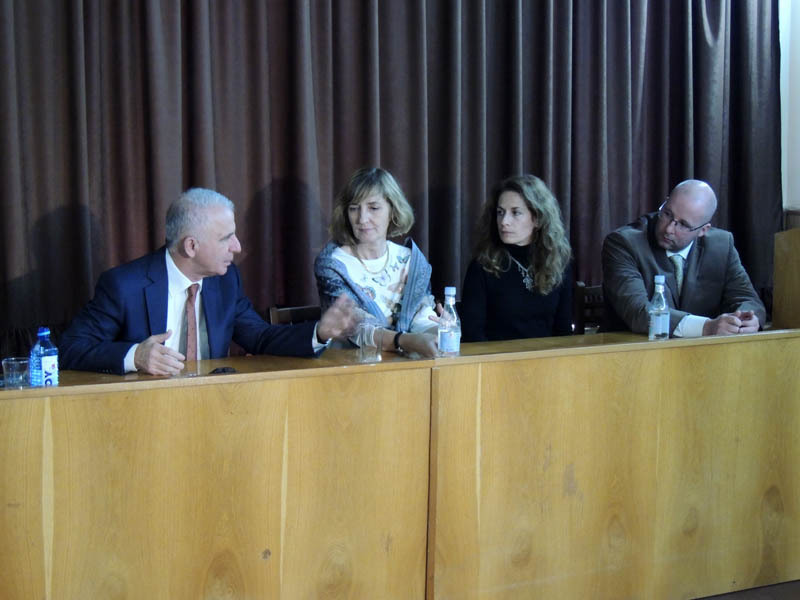 После презентации была пресс-конференция для представителей СМИ. После презентации была пресс-конференция для представителей СМИ.