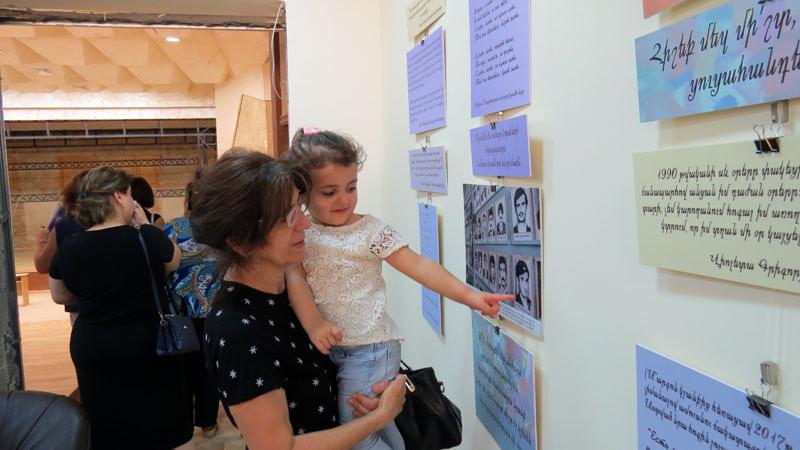 Аня Алексанян, супруга пропавшего без вести Романа Алексаняна. Внучка, хотя и не видела своего деда, но безошибочно показывает его фотографию...