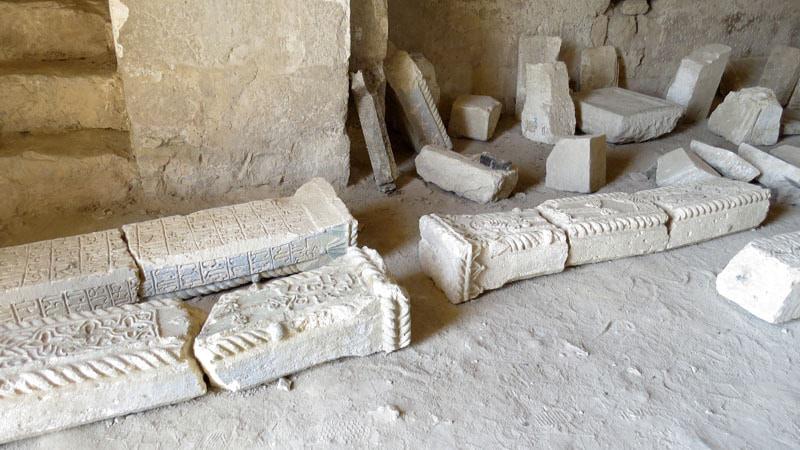  Камни, найденные в церкви после раскопок.