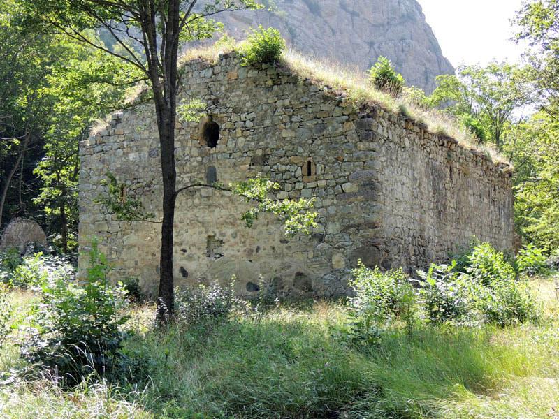 Церковь Пресвятой Богородицы (12-13 вв.). Шаумяновский район.