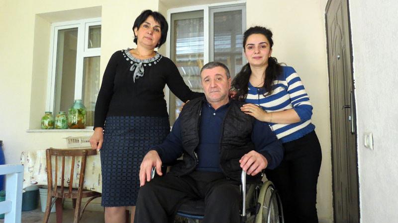  Маня, Эдик и Лусине провожают нас.