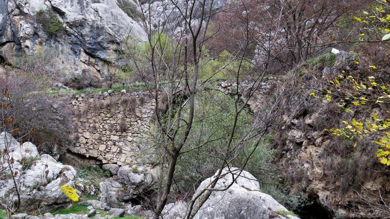 Старинный мост, построенный Аваном Юзбаши в 1720 году.