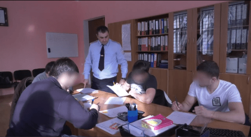 Скриншот видео МВД Северной Осетии о беседе с "обидчиками" студентки во Владикавказе, https://15.мвд.рф/news/window/19430124/ Скриншот видео МВД Северной Осетии о беседе с "обидчиками" студентки во Владикавказе, https://15.мвд.рф/news/window/19430124/